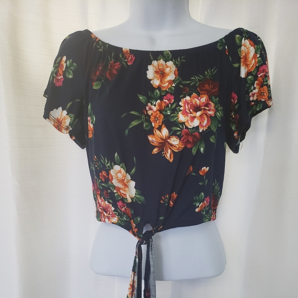 Half shoulder's shirt stretchy material blue and w